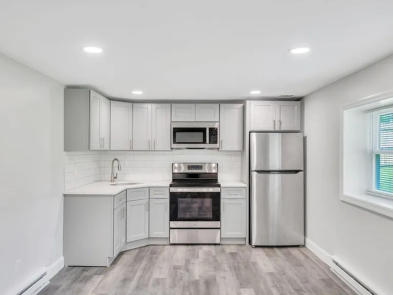 615 Macdonald Ave #B — Photo 1
