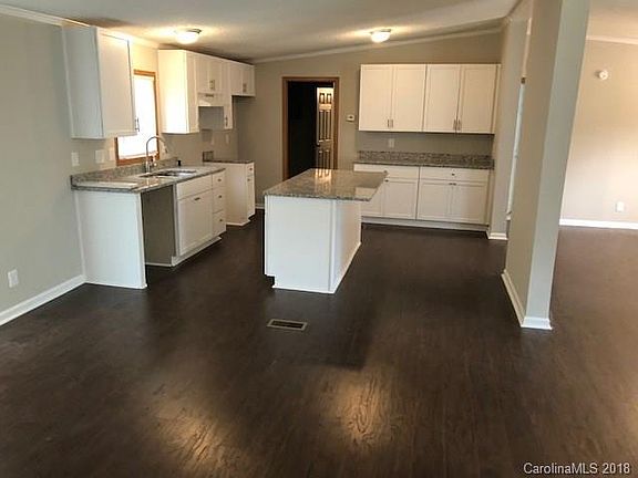 5th image of 133 Castle Ct