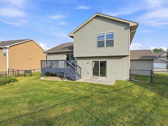 5th image of 63 Colchester Dr