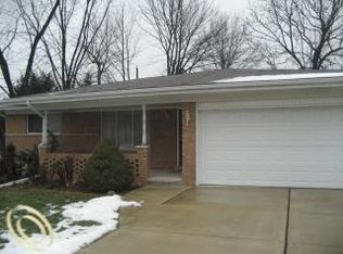 27263 Schiller St, Chesterfield, MI 48047