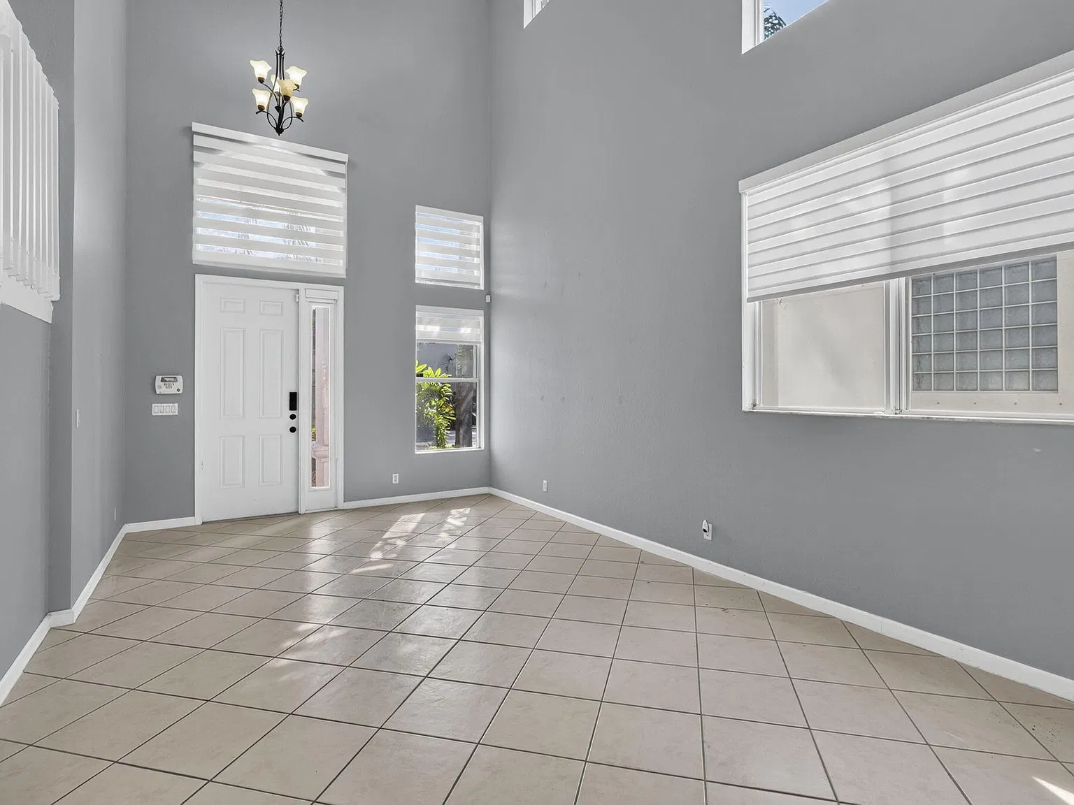 3 bed, 2.5 bath, 2302 sqft, $4,000 — Photo 4
