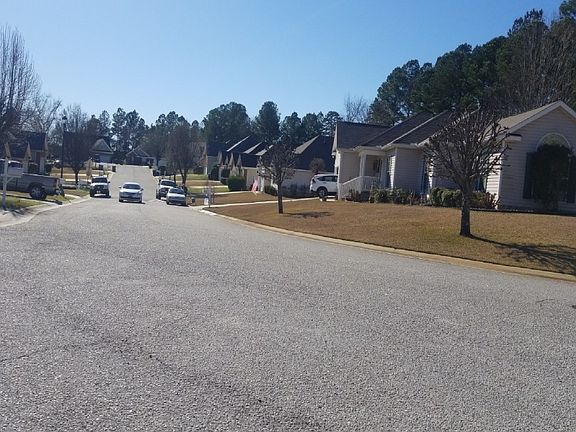 5th image of 593 Bradford Ln