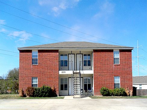 1st image of 1509 Dugger Cir APT B