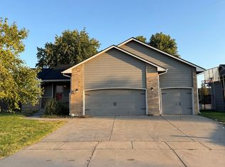 2422 S Westgate Ct, Wichita, KS 67215