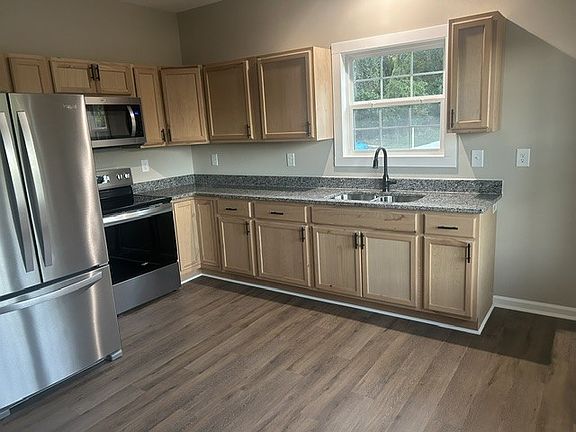 4th image of 402 N 3rd St