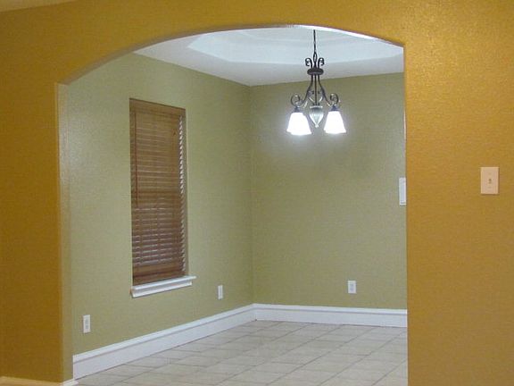 4th image of 1002 Lila St