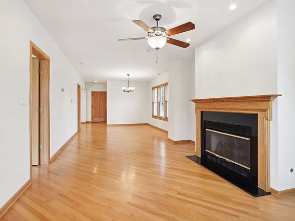5th image of 5057 N California Ave #2N