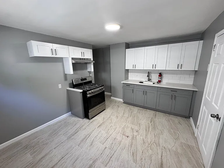 111 Hanford St #G1 — Photo 1