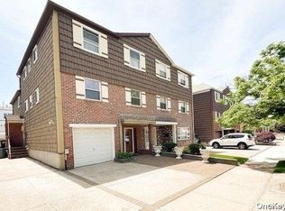 22522 59th Ave, Oakland Gardens, NY 11364