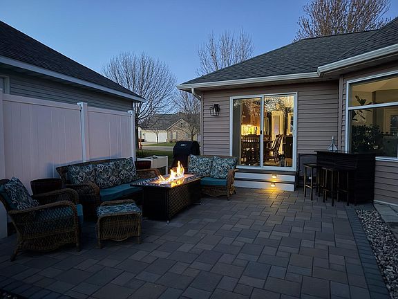 3rd image of 3221 Eagle Ridge Dr W