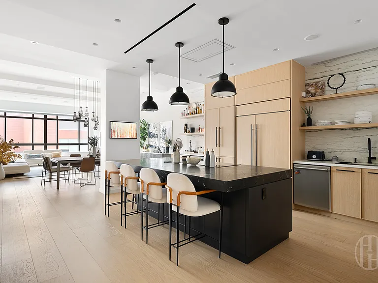 111 Barrow St #8EF — Photo 1