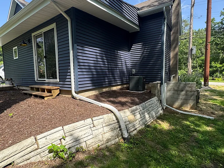 557 West St — Photo 40