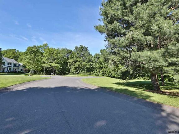 4th image of 64 Claremont Dr