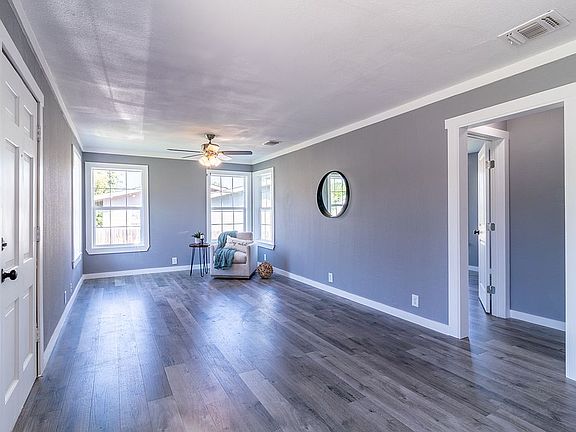 4th image of 466 Prestwick Blvd