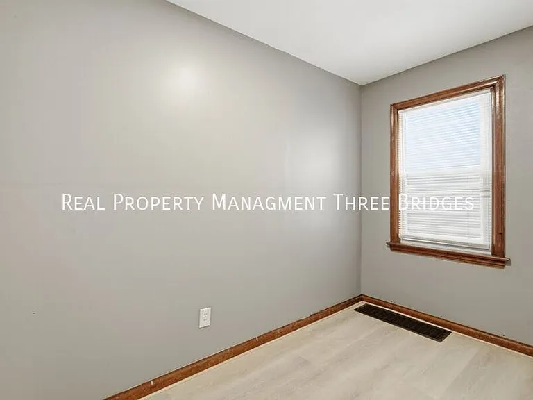 249 S Hartnett Ave — Photo 5