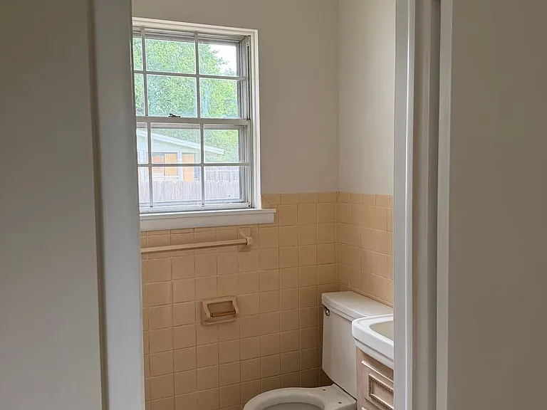 2828 S Stewart Ave — Photo 6
