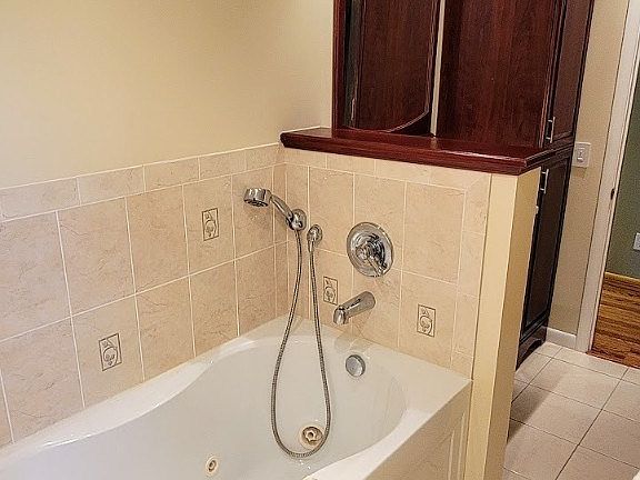 5th image of 84 Burmon Dr