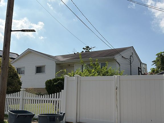 2nd image of 457 Lafayette Ave