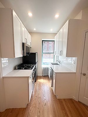 4th image of 83 Macdougal St APT 6