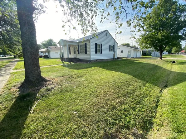1208 Beech St, Marshall, IL 62441