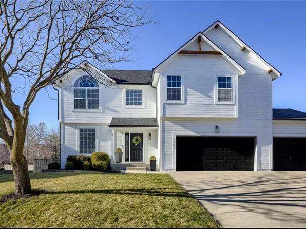 15362 S Seminole Dr, Olathe, KS 66062
