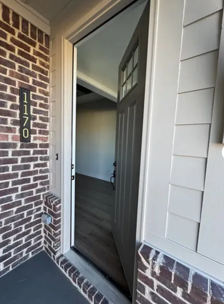 3 bed, 1435 sqft, $2,400 — Photo 2