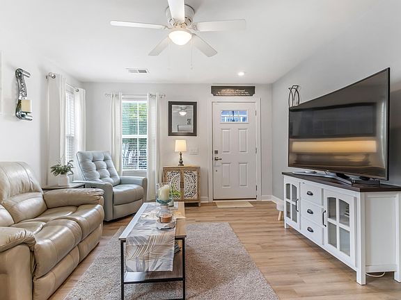 5th image of 403 Aldworth Ln