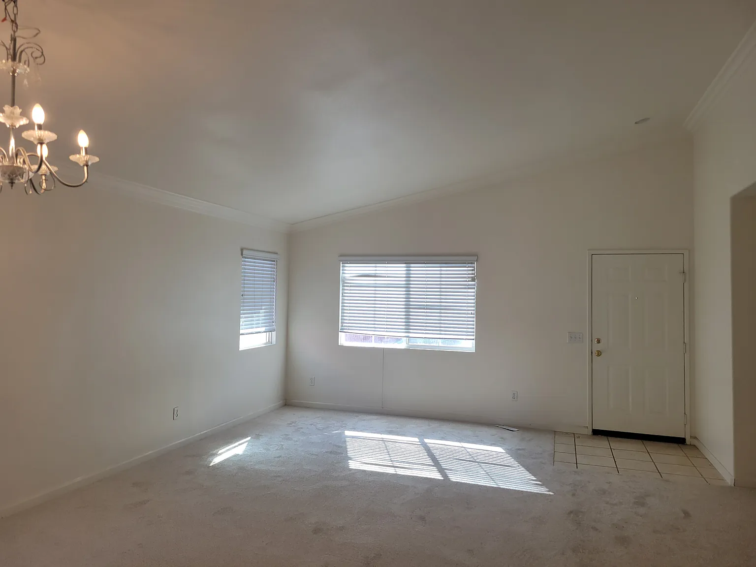 3 bed, 1621 sqft, $3,160 — Photo 3