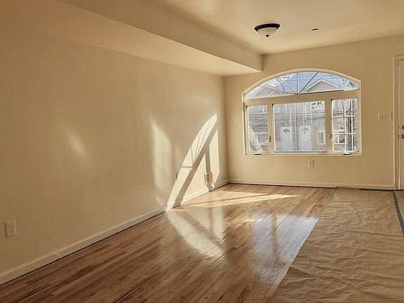 4th image of 19 Tessa Ct