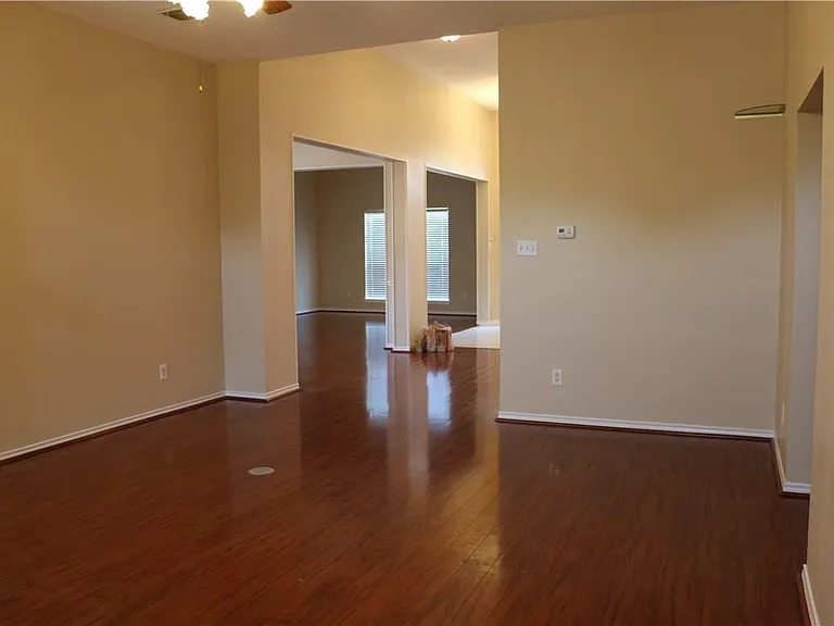 4428 Buchanan Dr — Photo 2