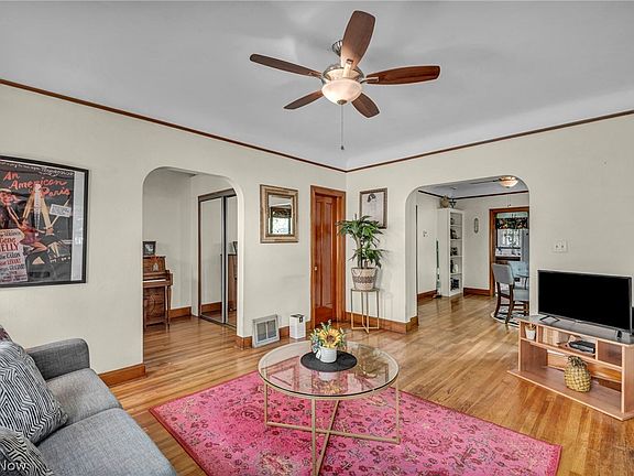 5th image of 852 Starkweather Ave