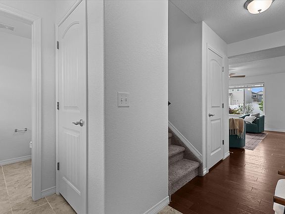 2nd image of 1848 Castle Hill Dr