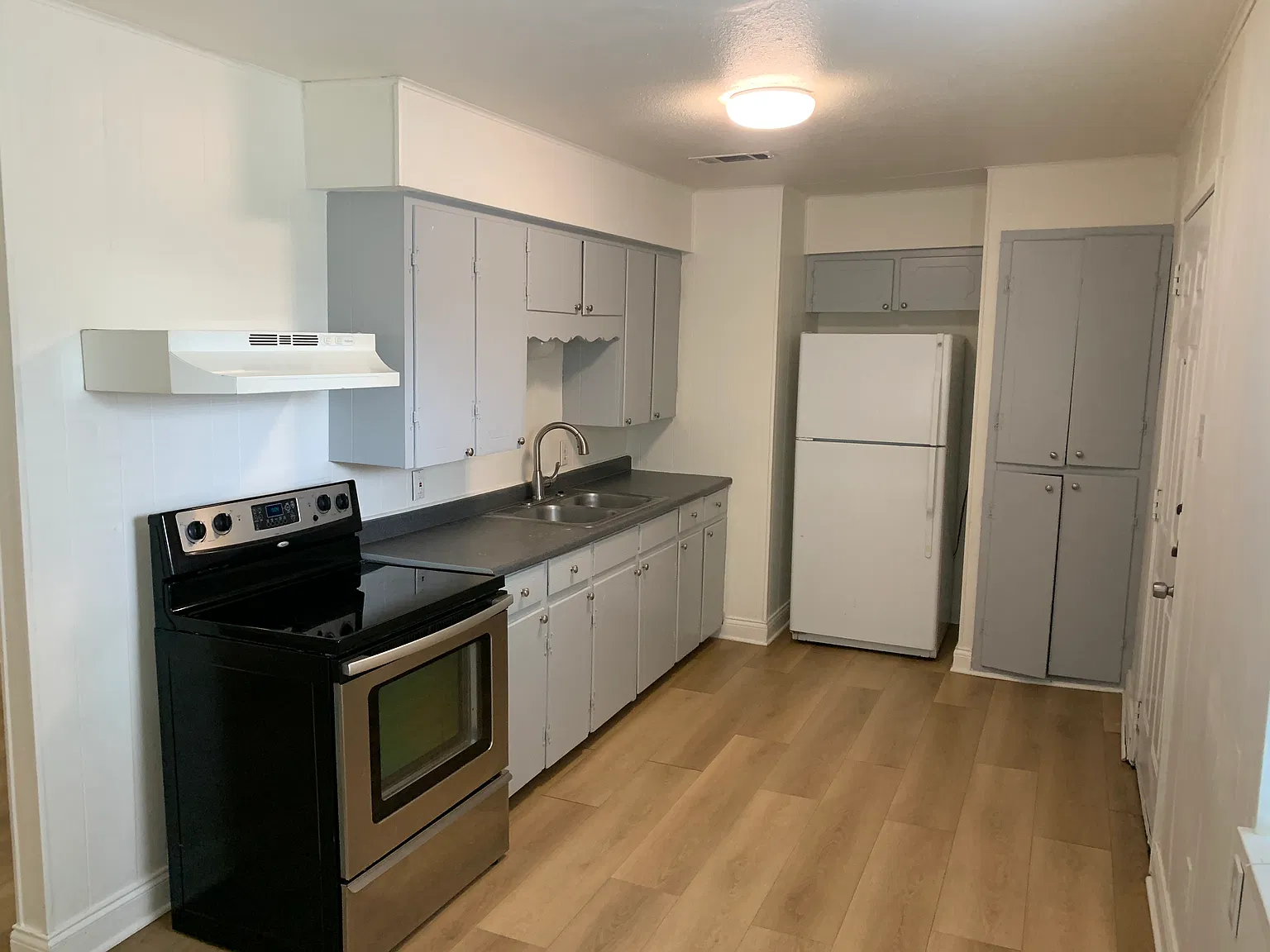 2 bed, 850 sqft, $1,075 — Photo 3