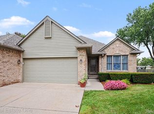 4469 Firethorn Ct #16, Warren, MI 48092
