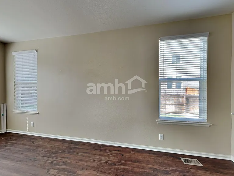13725 Kearney St — Photo 11