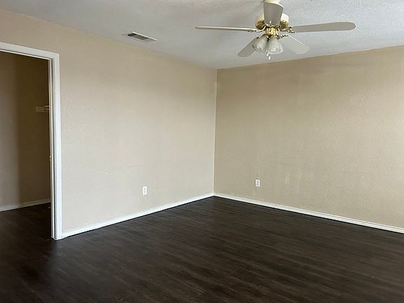 2nd image of 1400 Dugger Cir APT A