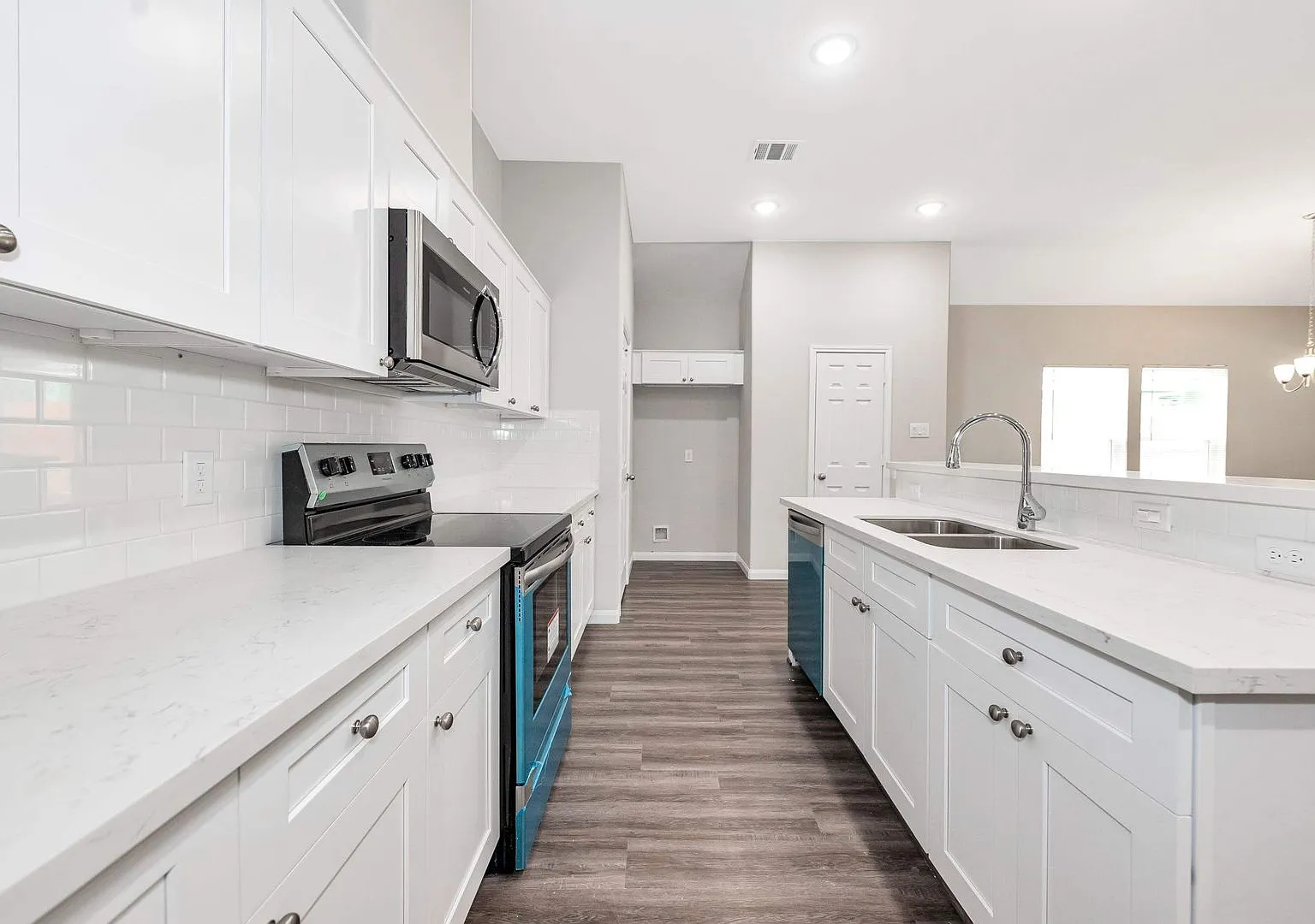 1206 Denison Ave Ask about our No Cash Security Deposit Option — Photo 3