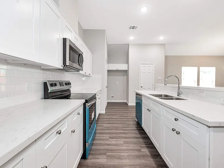 1206 Denison Ave — Photo 3