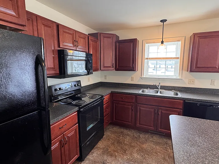 250 Limestone Dr — Photo 7