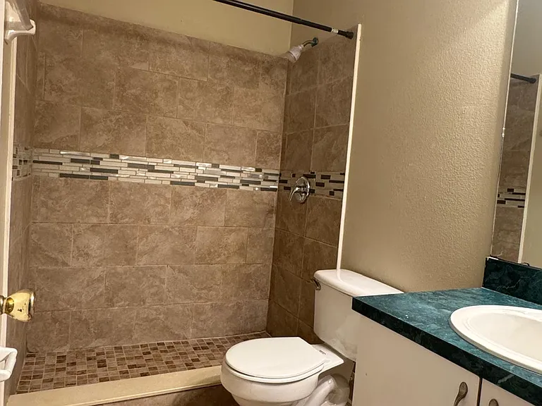 2713 Palm Isle Way — Photo 9