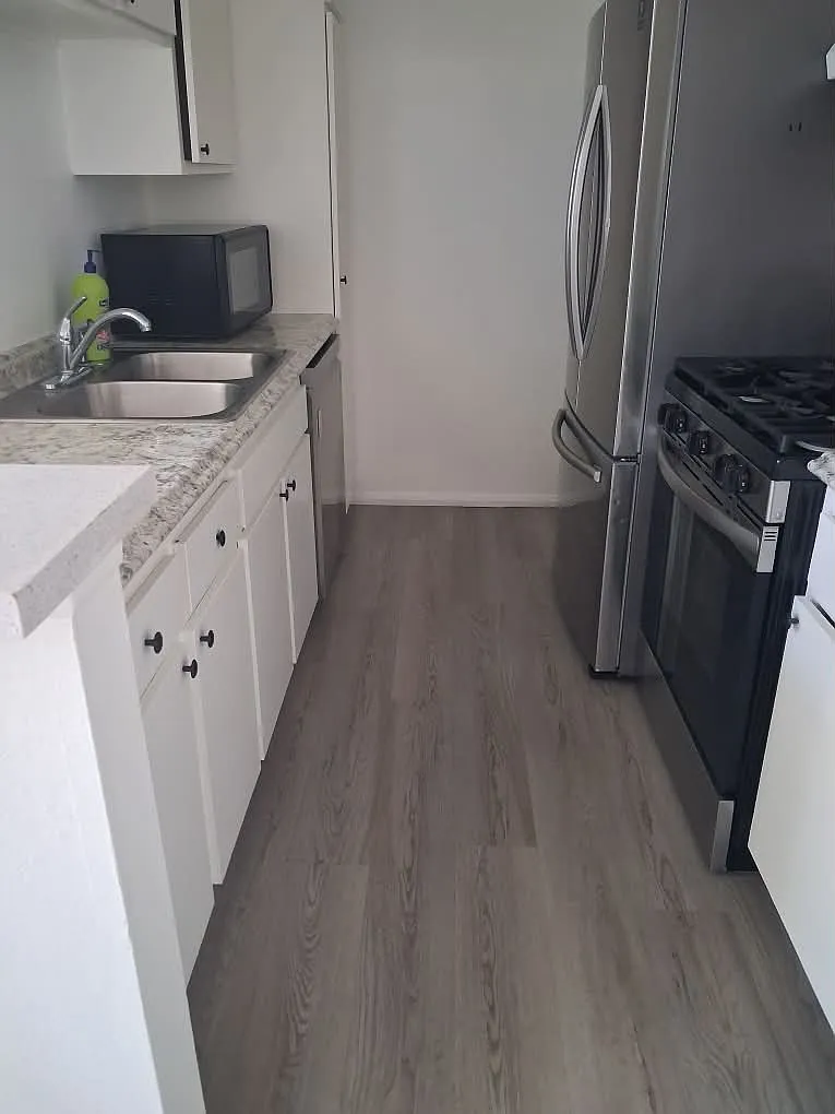 2 bed, 958 sqft, $2,675 — Photo 3