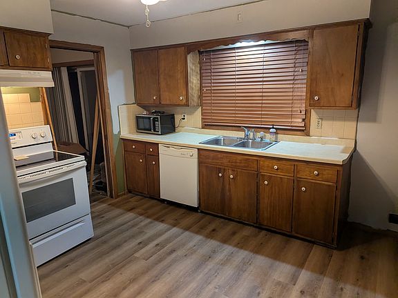 4th image of 518 13th St NE