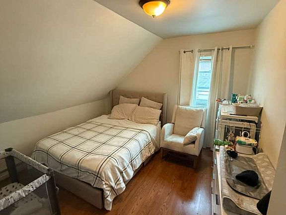5th image of 556 Lonsdale Ave Floor 3