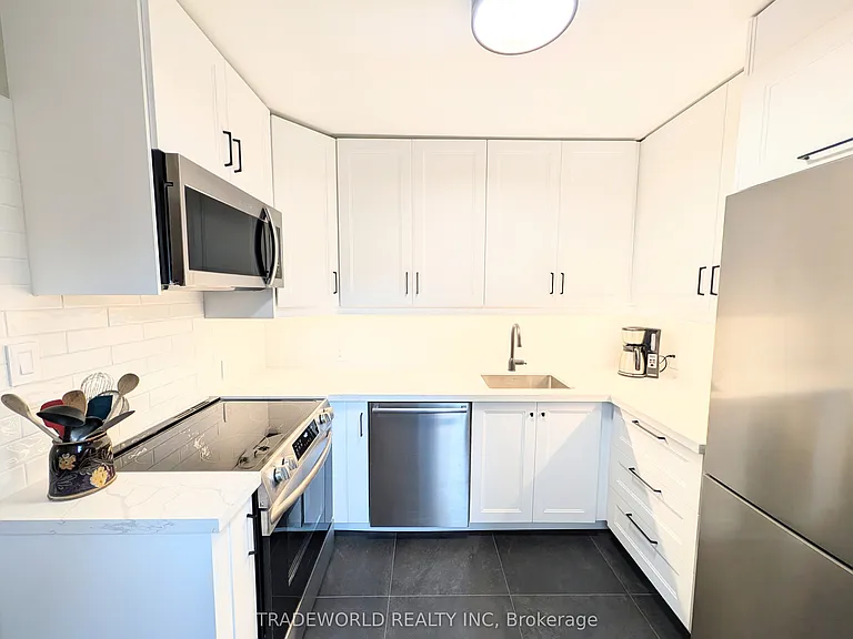 7 Costain Ave — Photo 15