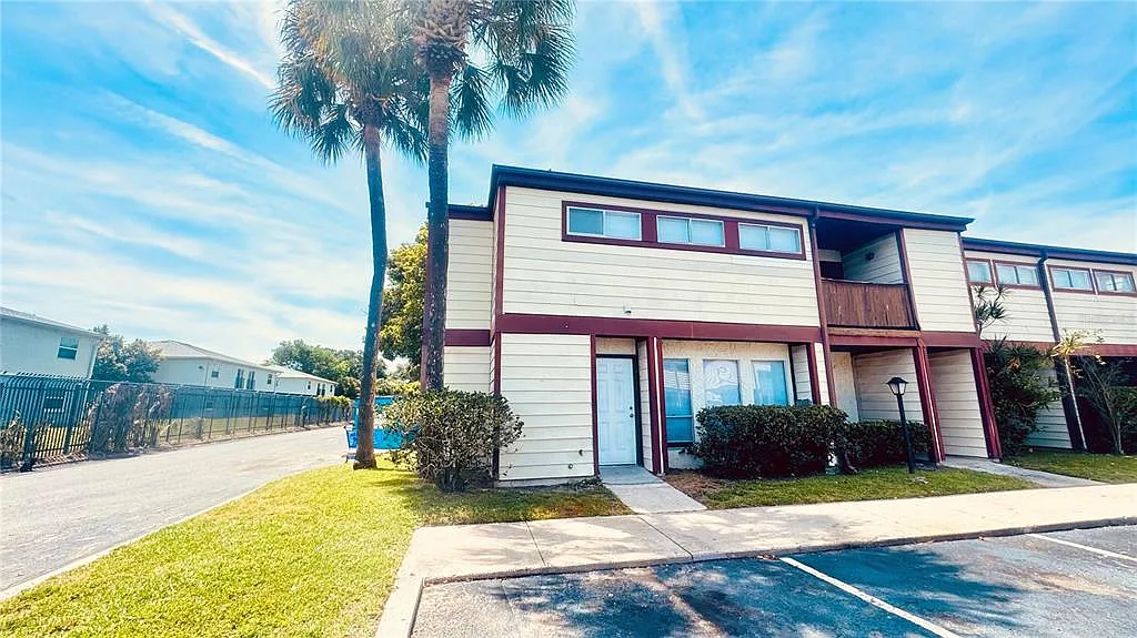 2 bed, 2.5 bath, 1211 sqft, $1,600 — Photo 2