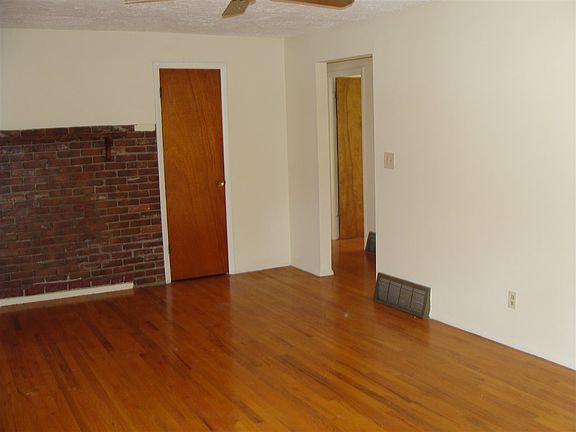 4th image of 25 Red Bud Ln