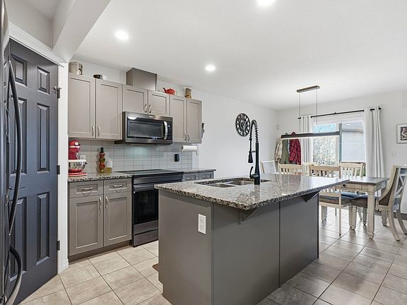 5th image of 12825 207th St NW