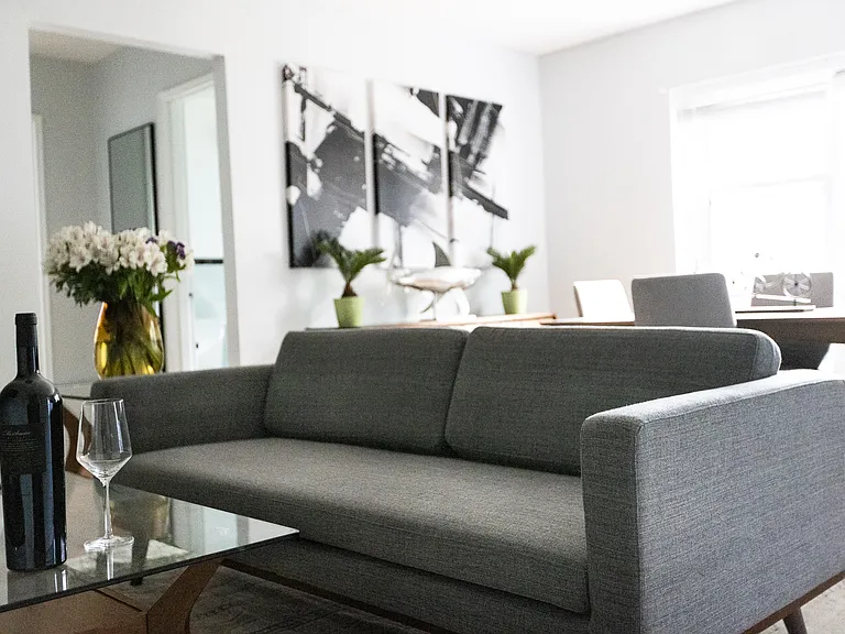 Lexington Garden Apartment — Photo 11