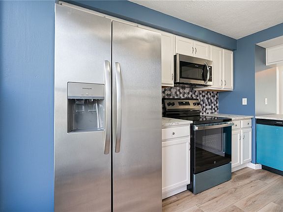 5th image of 419 Elm Dr
