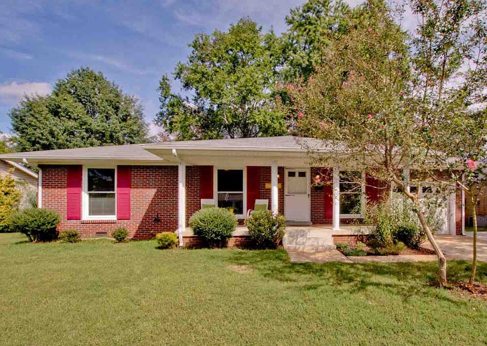 1st image of 3806 Saturn Dr SW